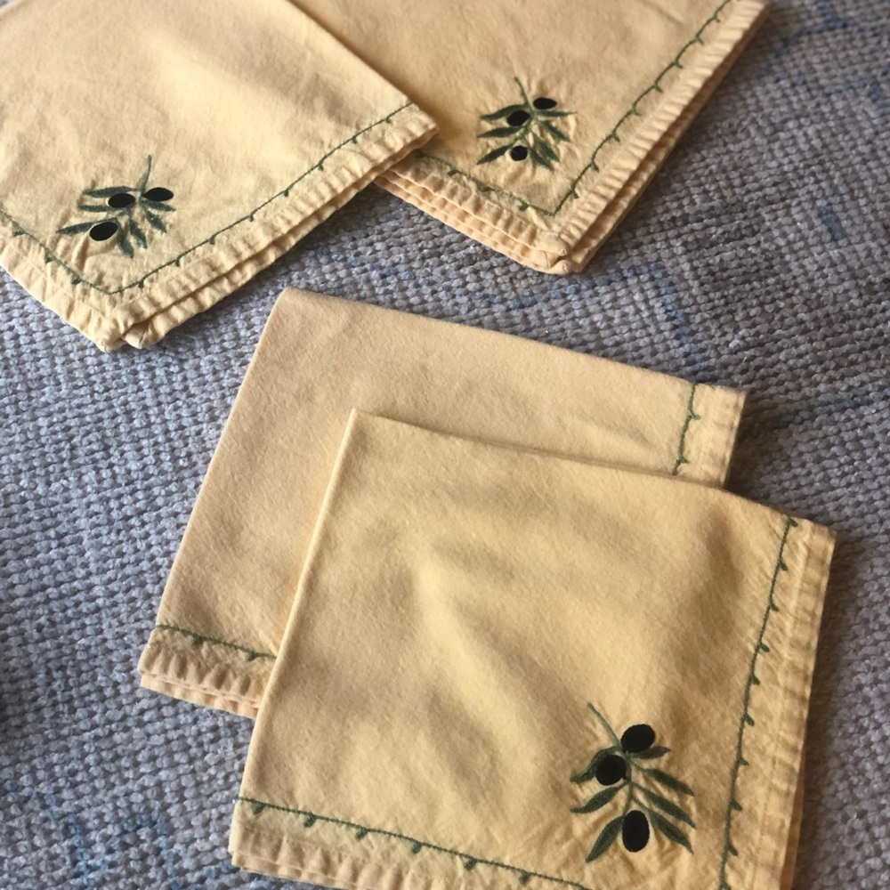 8 Olive Table Linens
